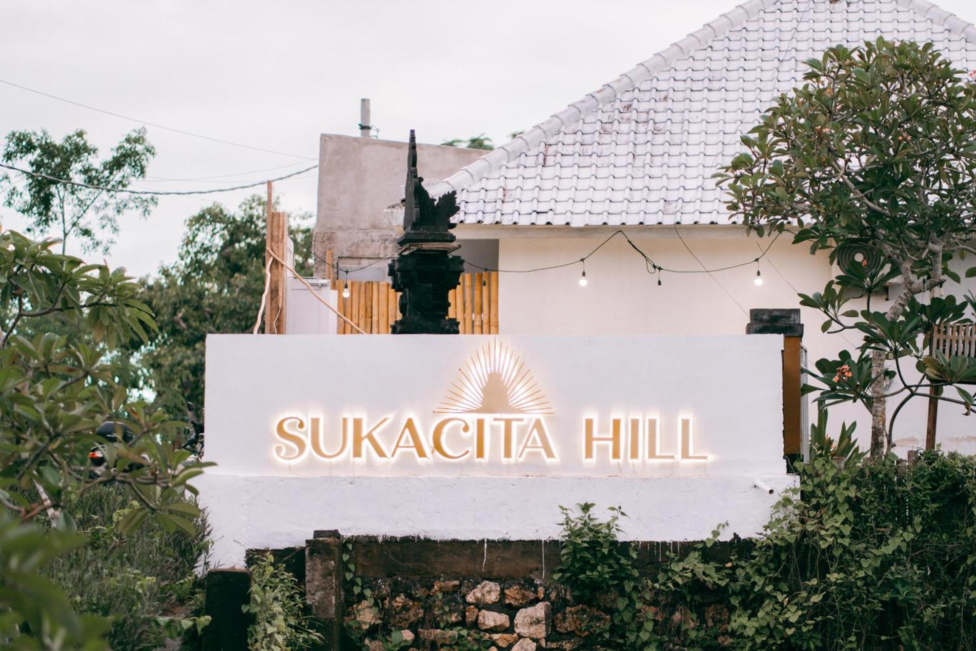 ホテル Sukacita Hill ウルワツ エクステリア 写真